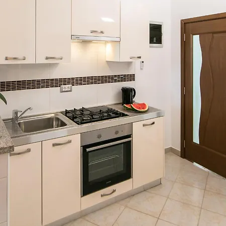 1 Bedroom Awesome In Apartament