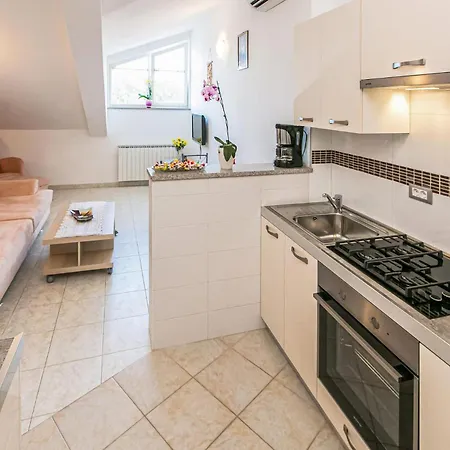 1 Bedroom Awesome In * Pula