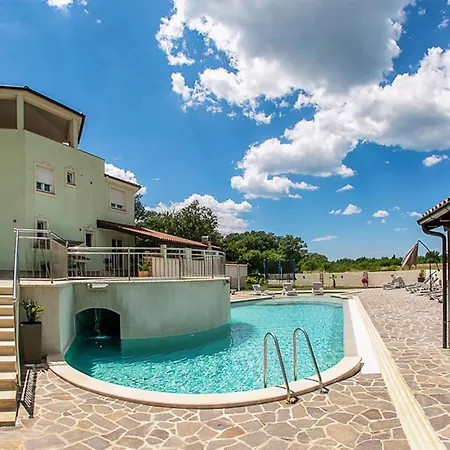 1 Bedroom Awesome In Apartamento