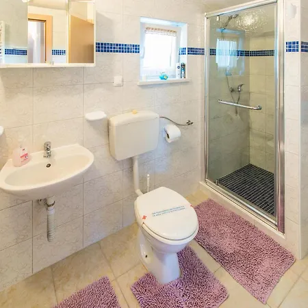 Apartamento 1 Bedroom Awesome In *