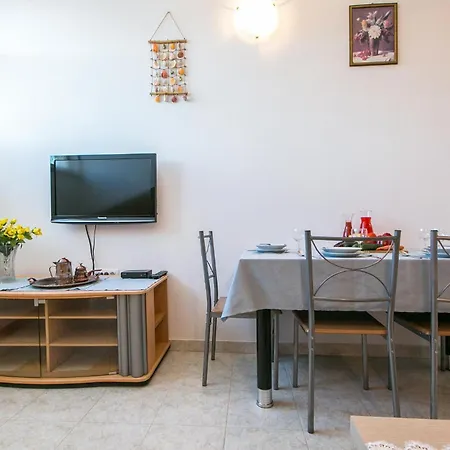 1 Bedroom Awesome In 公寓 普拉