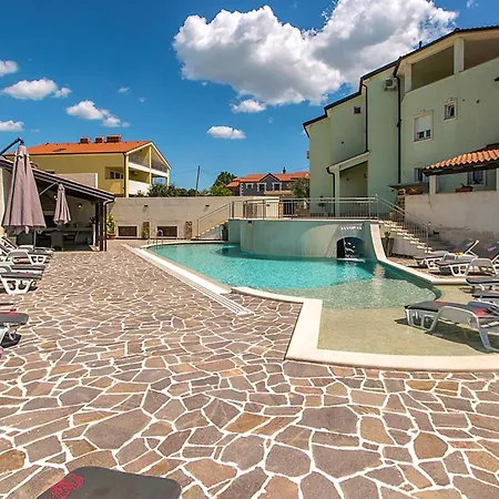 Apartment 1 Bedroom Awesome In Pula