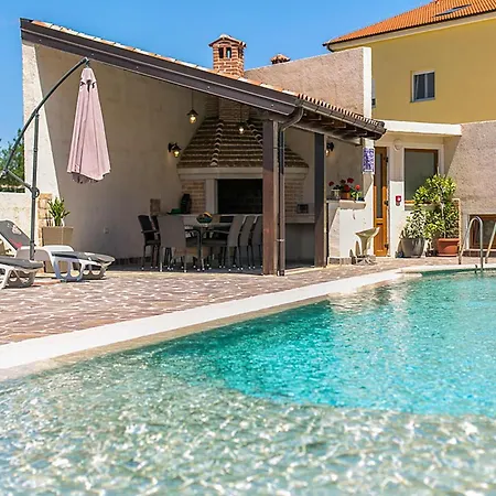 Apartment 1 Bedroom Awesome In